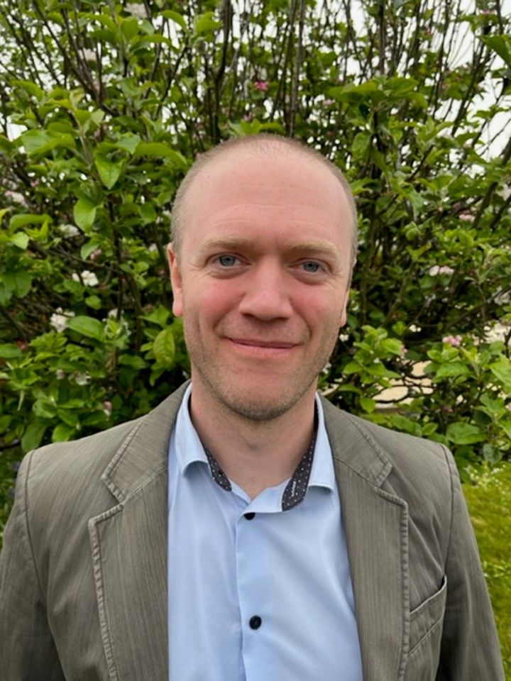 Dr Ross Watson